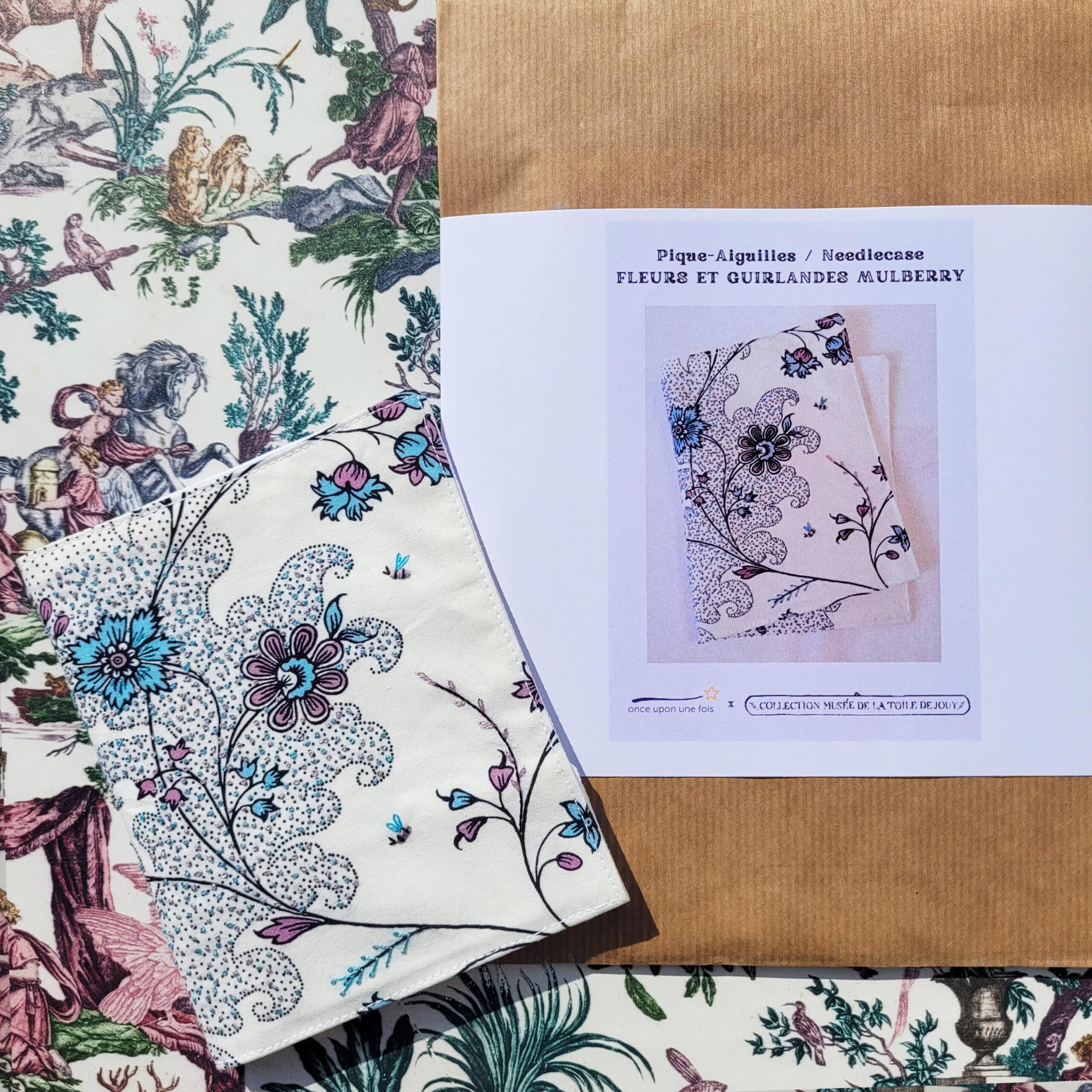 CARNET PIQUE-AUGUILLES "GUIRLANDES DE FLEURS"