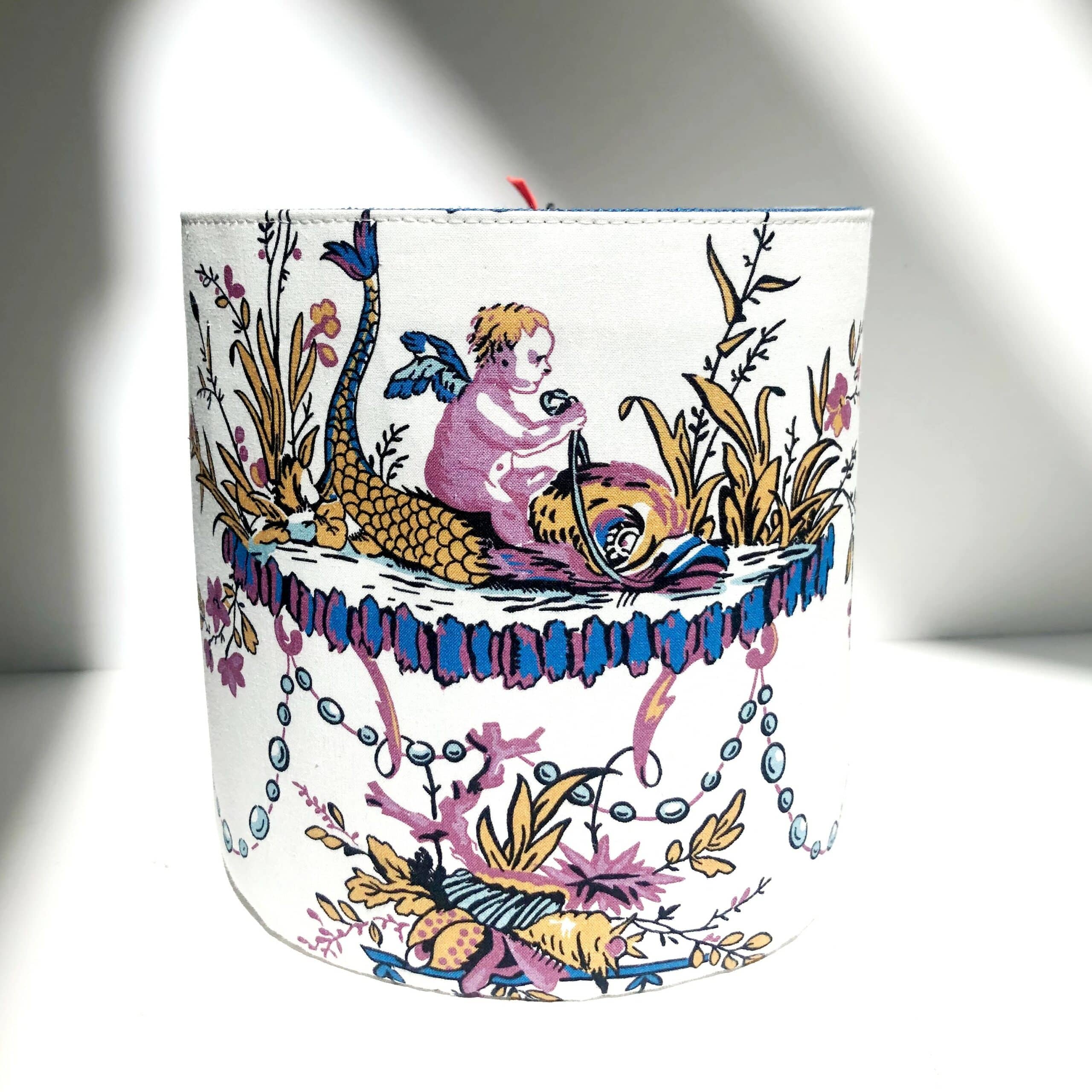 CACHE POT "L'ENFANT AU DAUPHIN" VIOLET