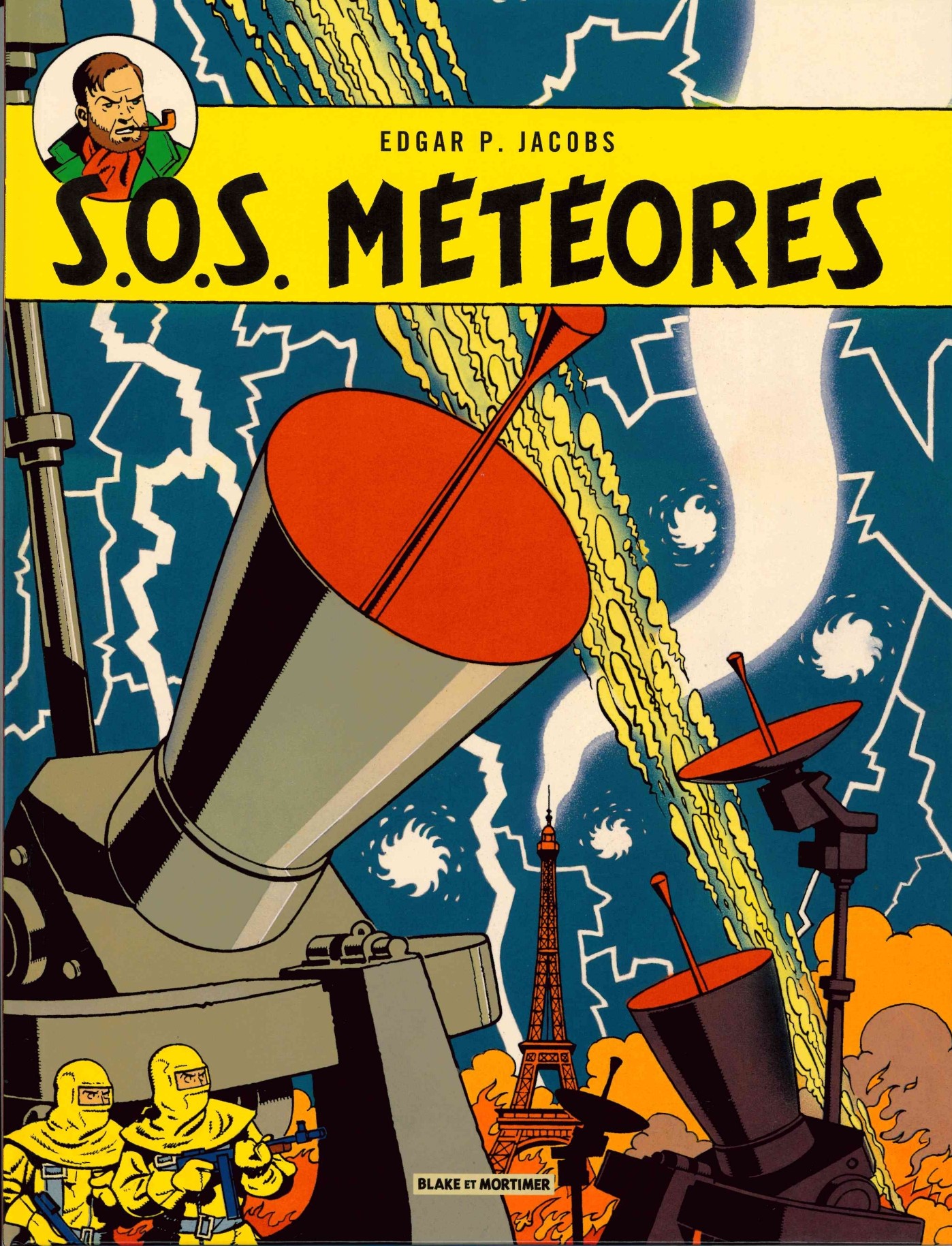 Couverture de la bande dessinée "XCOMM_JE SUIS RIVIERE", avec de grandes antennes paraboliques, des éclairs près de la Tour Eiffel, deux personnages en costume jaune et le titre en gras. la marque Toile de Jouy