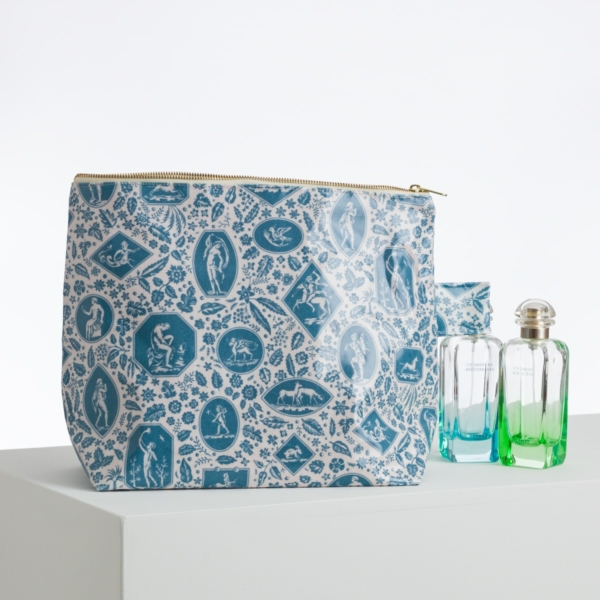 TROUSSE DE TOILETTE ENDUITE "les CAMEES" BLEUS
