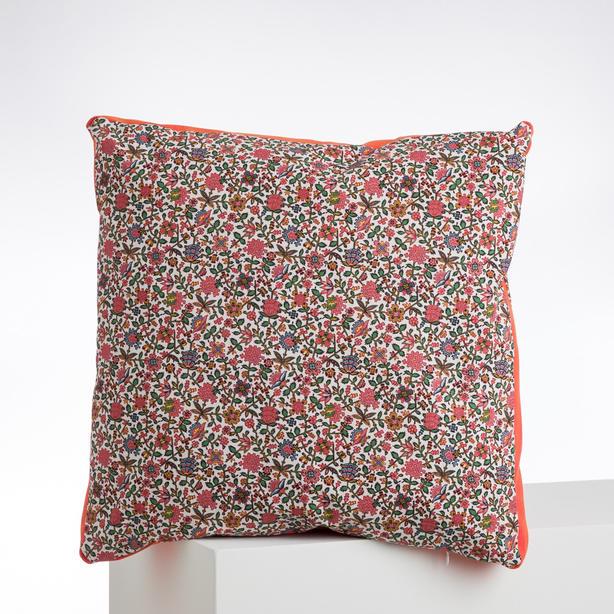 COUSSINS 50X50 "BATONS ROMPUS"