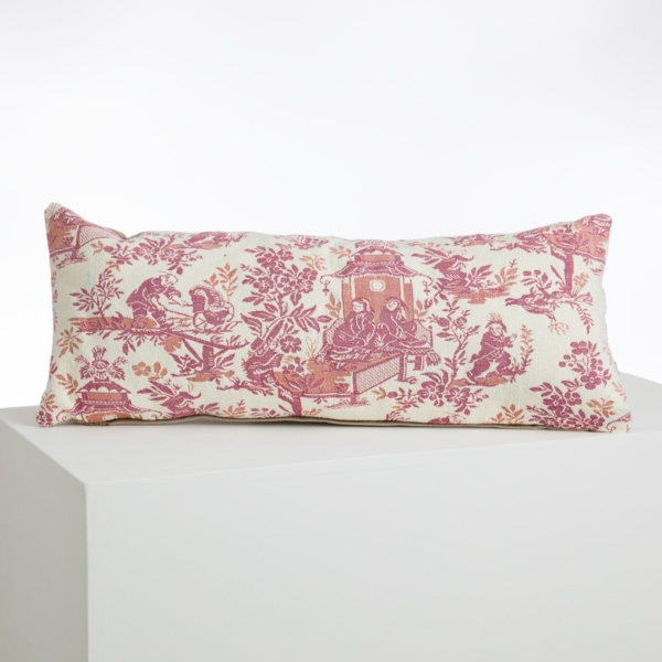 COUSSIN TISSE 22X58 "LE CHINOIS A LA BROUETTE" ROSE