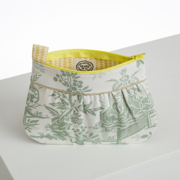 TROUSSE COQUETTE "LE CHINOIS A LA BROUETTE" CELADON