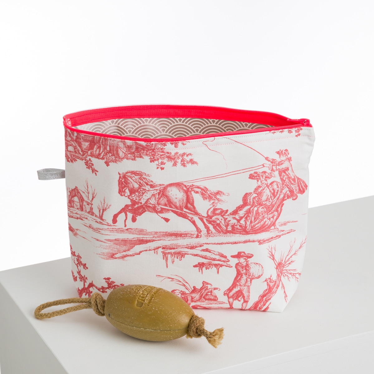 TROUSSE DE VOYAGE " LES DELICES DES 4 SAISONS" ROSE