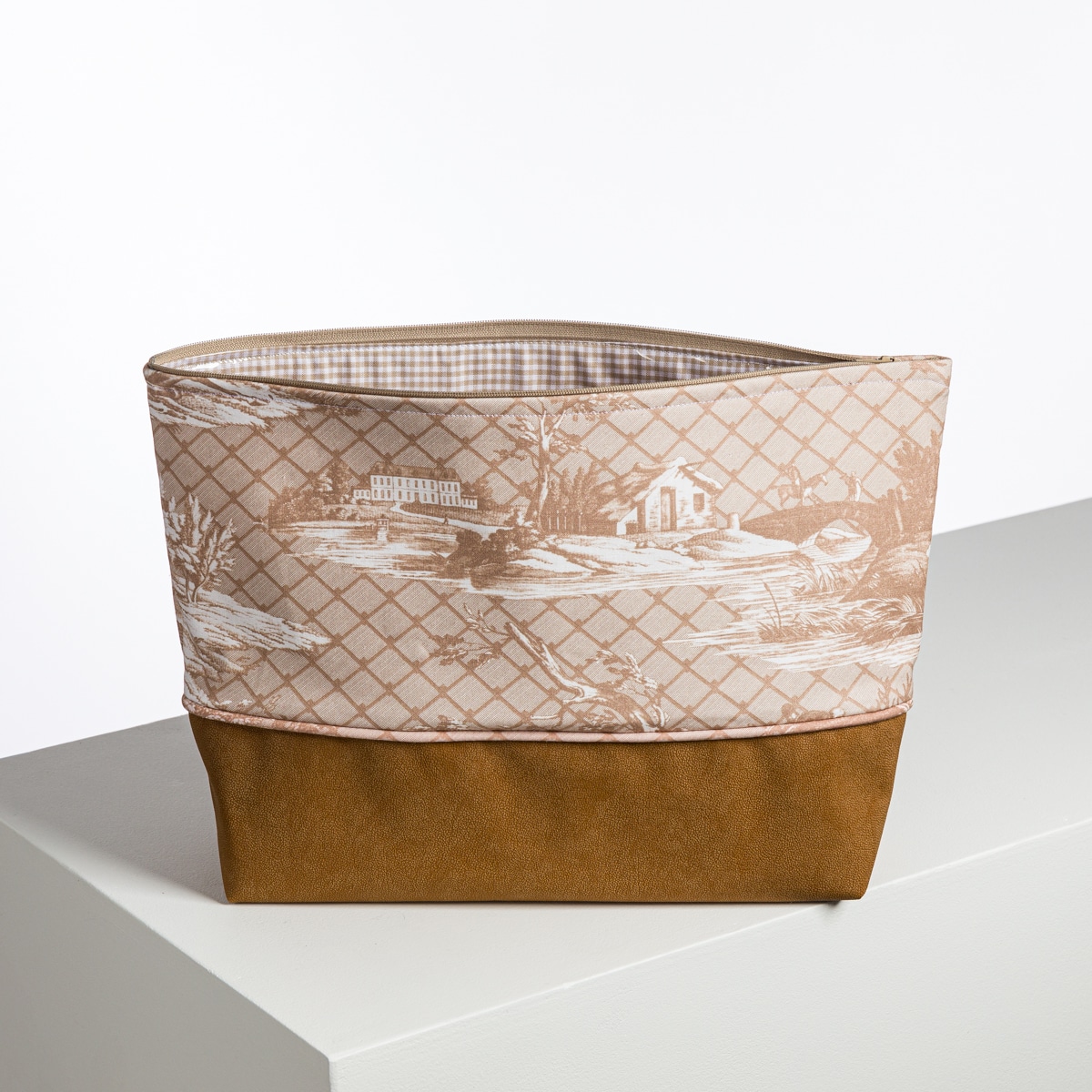 GRANDE TROUSSE DE TOILETTE "LA CHASSE A JOUY" TANNIN