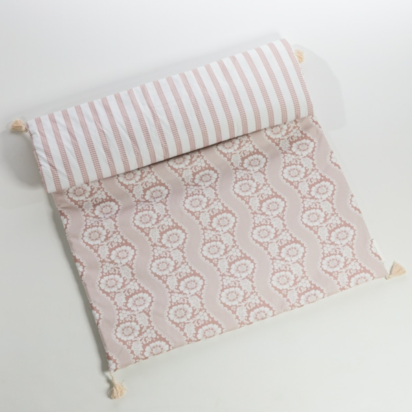 MATELAS DE REPOS "FLEURS STYLISEES SUR MONTANTS ONDULANTS" ROSE POUDRE