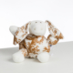 Le XCOMM_BIC BALLON PESTO est un lapin en peluche aux longues oreilles tombantes et au corps blanc orné de motifs pastoraux bruns, assis sur une surface blanche sur un fond blanc uni. la marque Toile de Jouy
