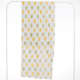 L'ABAT-JOUR SUR COMMANDE présente une serviette en tissu blanc avec un motif répétitif de petites fleurs jaunes et vertes, suspendue à un support blanc. la marque Toile de Jouy
