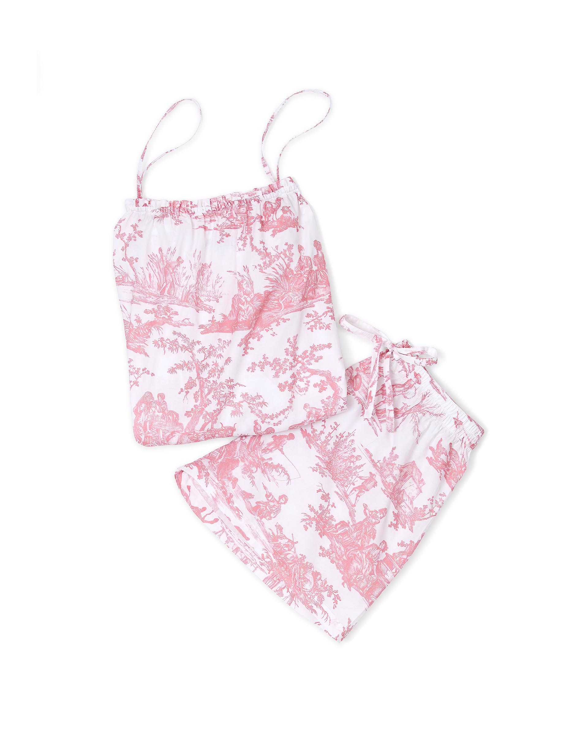 PYJAMA SHORT FEMME "LES DELICES DES 4 SAISONS" ROSE-ACANTHE : Ensemble pyjama rose et blanc avec top à bretelles spaghetti et short à cordon de serrage, présentant un imprimé toile pastorale vintage, posé à plat sur fond blanc. la marque Toile de Jouy