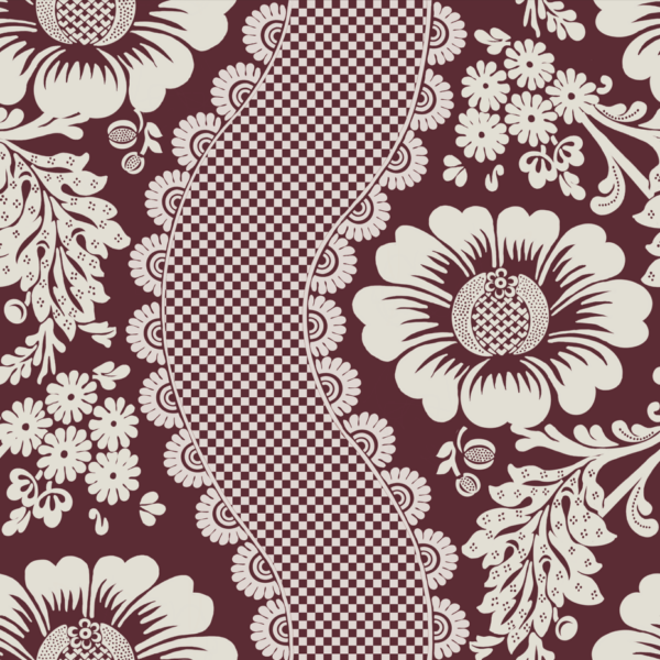 Un motif floral marron et crème avec de grandes fleurs et des branches feuillues. Une bande ondulée à carreaux traverse verticalement le centre, divisant les motifs floraux complexes de part et d'autre. la marque Toile de Jouy