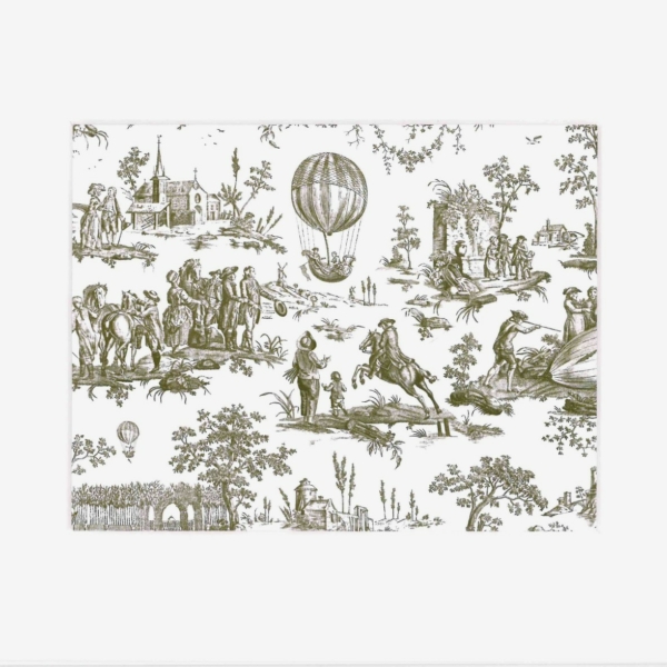 XCOMM_PASSE PARTOUTLES TRAVAUX DE LA MANUFACTURE présente un motif « toile » en noir et blanc représentant des cavaliers, une montgolfière, des bâtiments ruraux et des arbres, évoquant une scène champêtre d'antan sur fond blanc. la marque Toile de Jouy