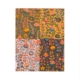 Le XCOMM_PASSE PARTOUT INV 987.20.163 (exposition Amédée Couder) est un tissu rectangulaire aux couleurs vives, orné de divers motifs floraux dans des tons de vert, jaune, orange et marron, avec des fleurs et des feuilles finement détaillées sur fond blanc. Sa bordure est épurée et encadrée par un fond blanc immaculé. la marque Toile de Jouy